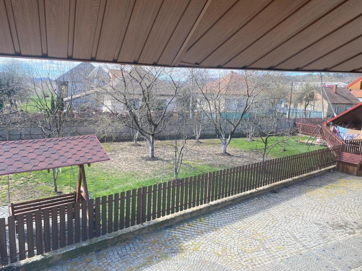 Катерина Hotel Chynadiyovo ภายนอก รูปภาพ