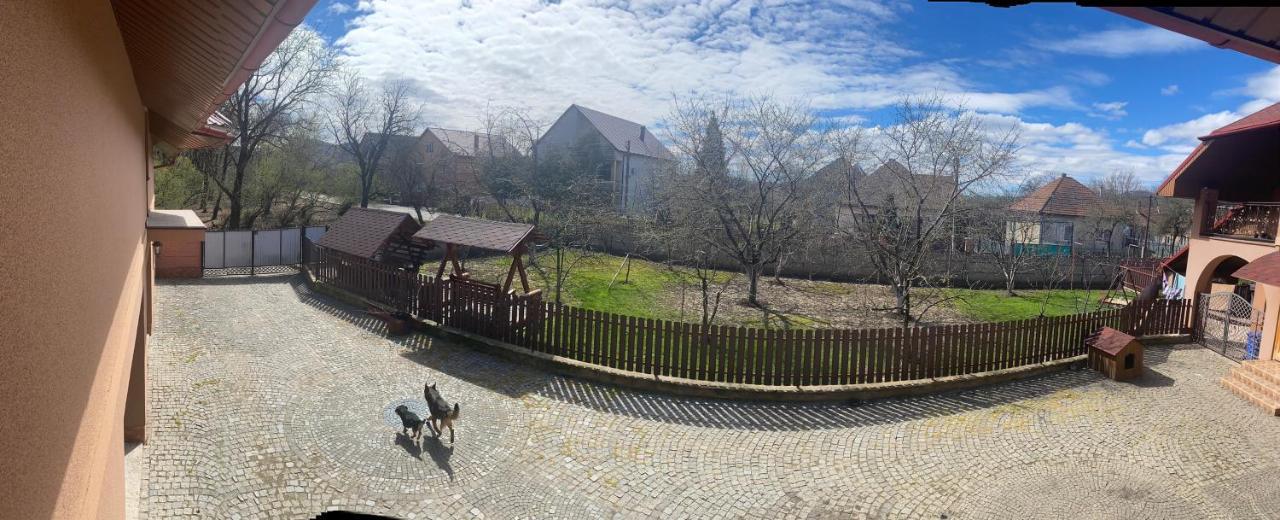 Катерина Hotel Chynadiyovo ภายนอก รูปภาพ