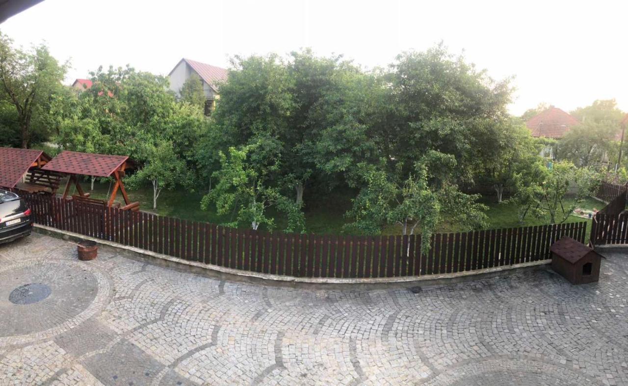 Катерина Hotel Chynadiyovo ภายนอก รูปภาพ